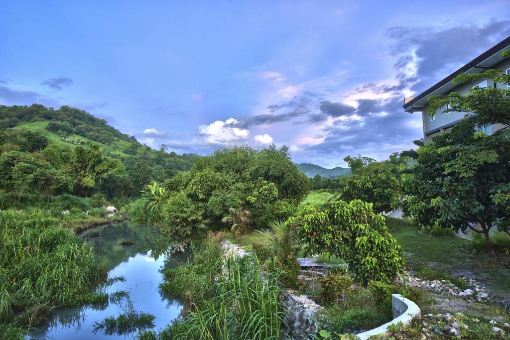 Green Canyon Leisure Farms Clark Field 外观 照片