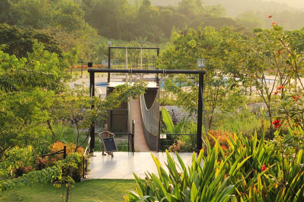 Green Canyon Leisure Farms Clark Field 外观 照片