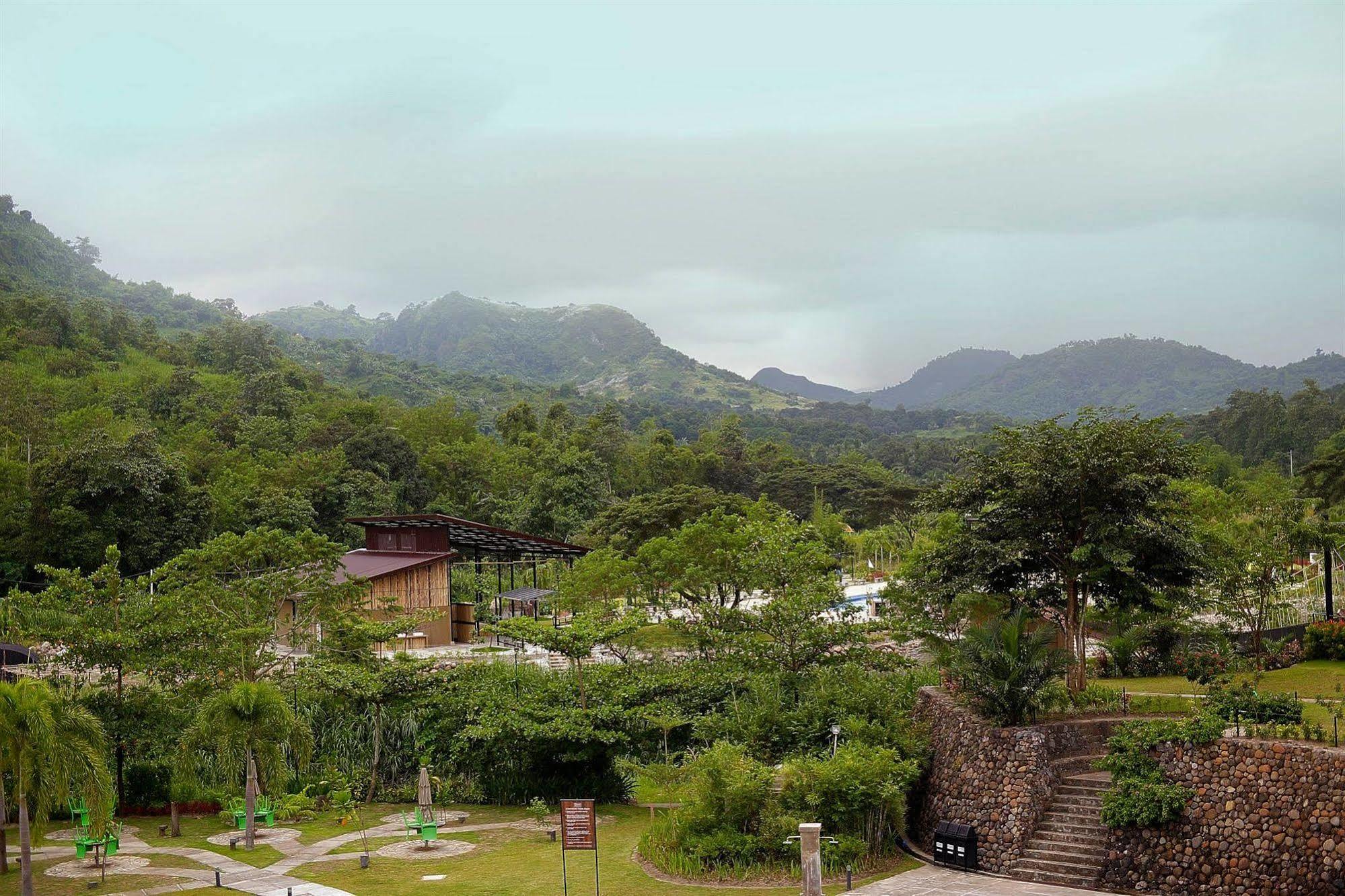 Green Canyon Leisure Farms Clark Field 外观 照片