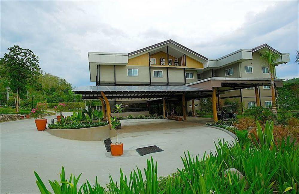 Green Canyon Leisure Farms Clark Field 外观 照片