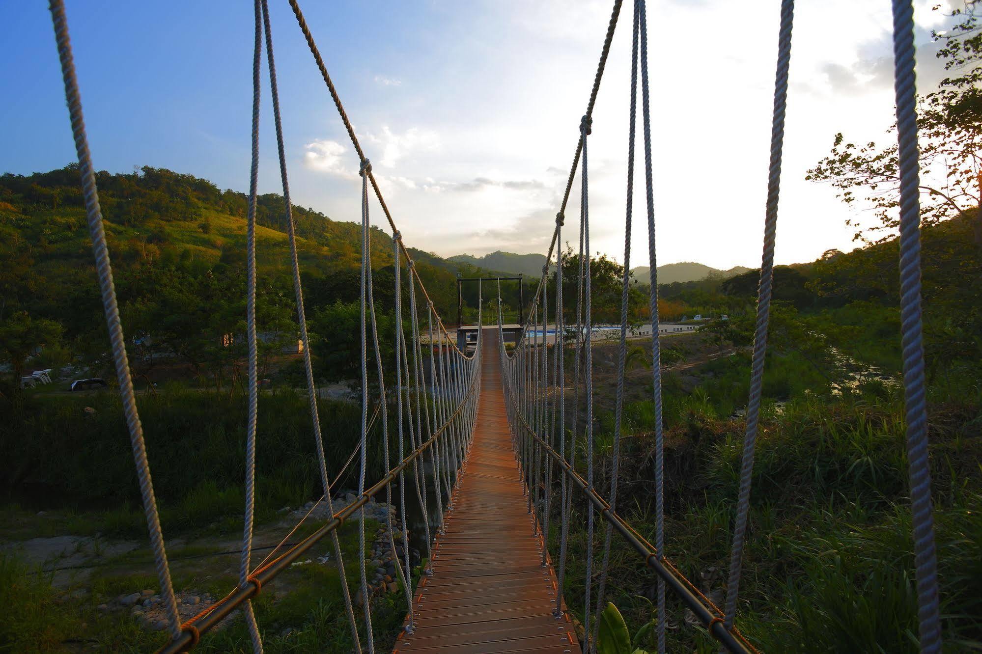 Green Canyon Leisure Farms Clark Field 外观 照片