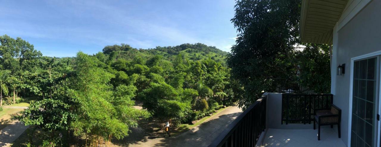 Green Canyon Leisure Farms Clark Field 外观 照片