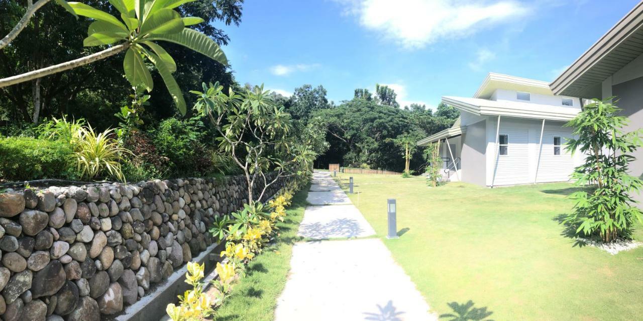 Green Canyon Leisure Farms Clark Field 外观 照片
